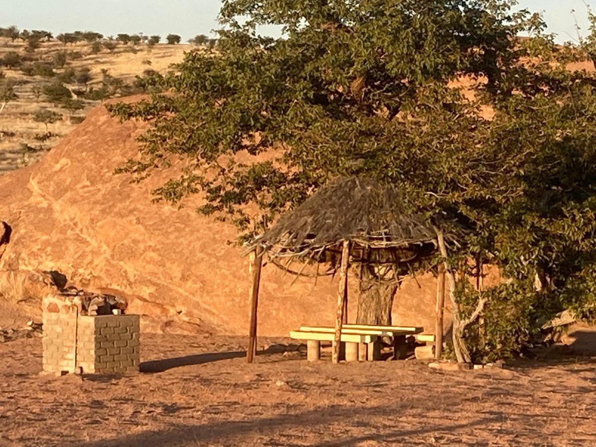 Ozohere Campsite And Himba Village Uis Exteriér fotografie